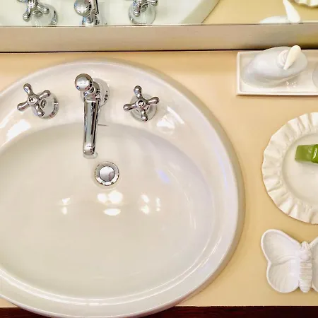 Opera Deluxe Bed & Breakfast 3*