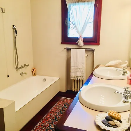 Opera Deluxe Alojamento de Acomodação e Pequeno-almoço Ravena