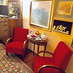 Opera Deluxe Bed and breakfast