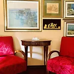 Opera Deluxe Bed and breakfast