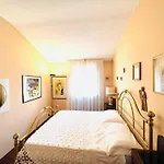 Opera Deluxe Bed and breakfast