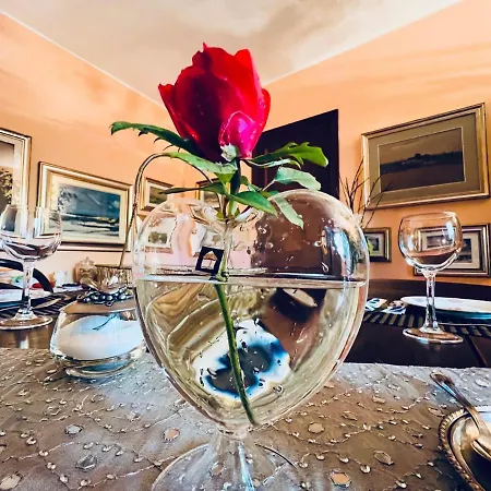 Opera Deluxe Bed & Breakfast 4*