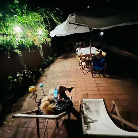 Opera Deluxe Bed and breakfast