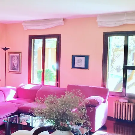 Opera Deluxe Bed and breakfast