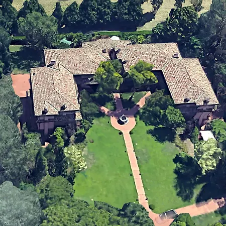 Opera Deluxe Bed & Breakfast 4*