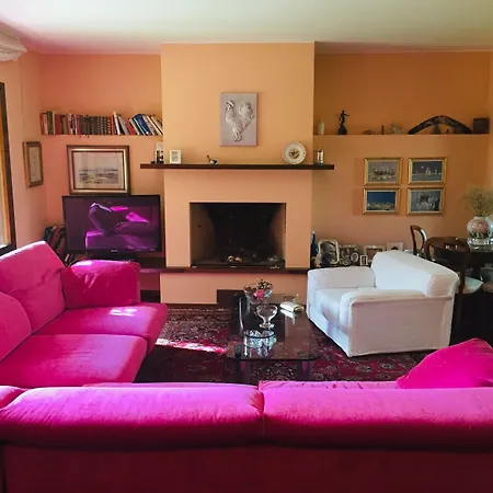 Opera Deluxe Bed & Breakfast 4*