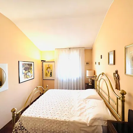 Opera Deluxe Bed & Breakfast