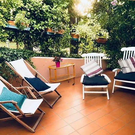 Opera Deluxe Bed & Breakfast 4*