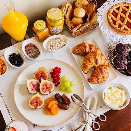 Opera Deluxe Bed & Breakfast