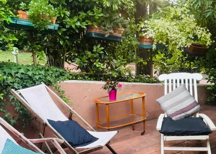 Opera Deluxe Bed & Breakfast